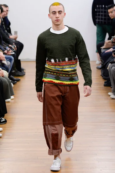 Look 16